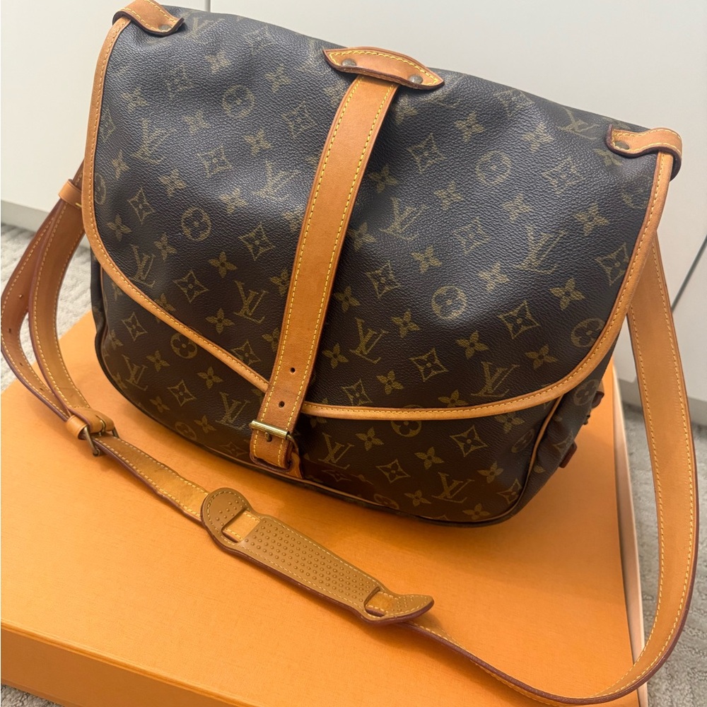 Louis Vuitton Monogram Saumar 35
